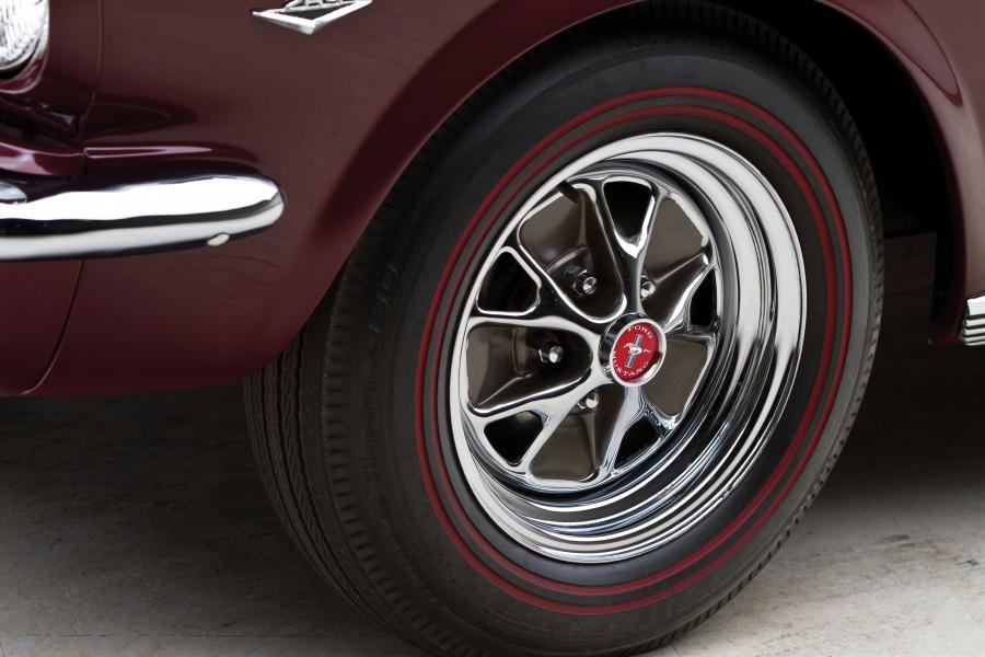  Ford Mustang 2+2 Fastback Red 1965 года  (фото 14 из 23)